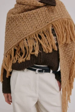 Nieves. Chal calado de flecos