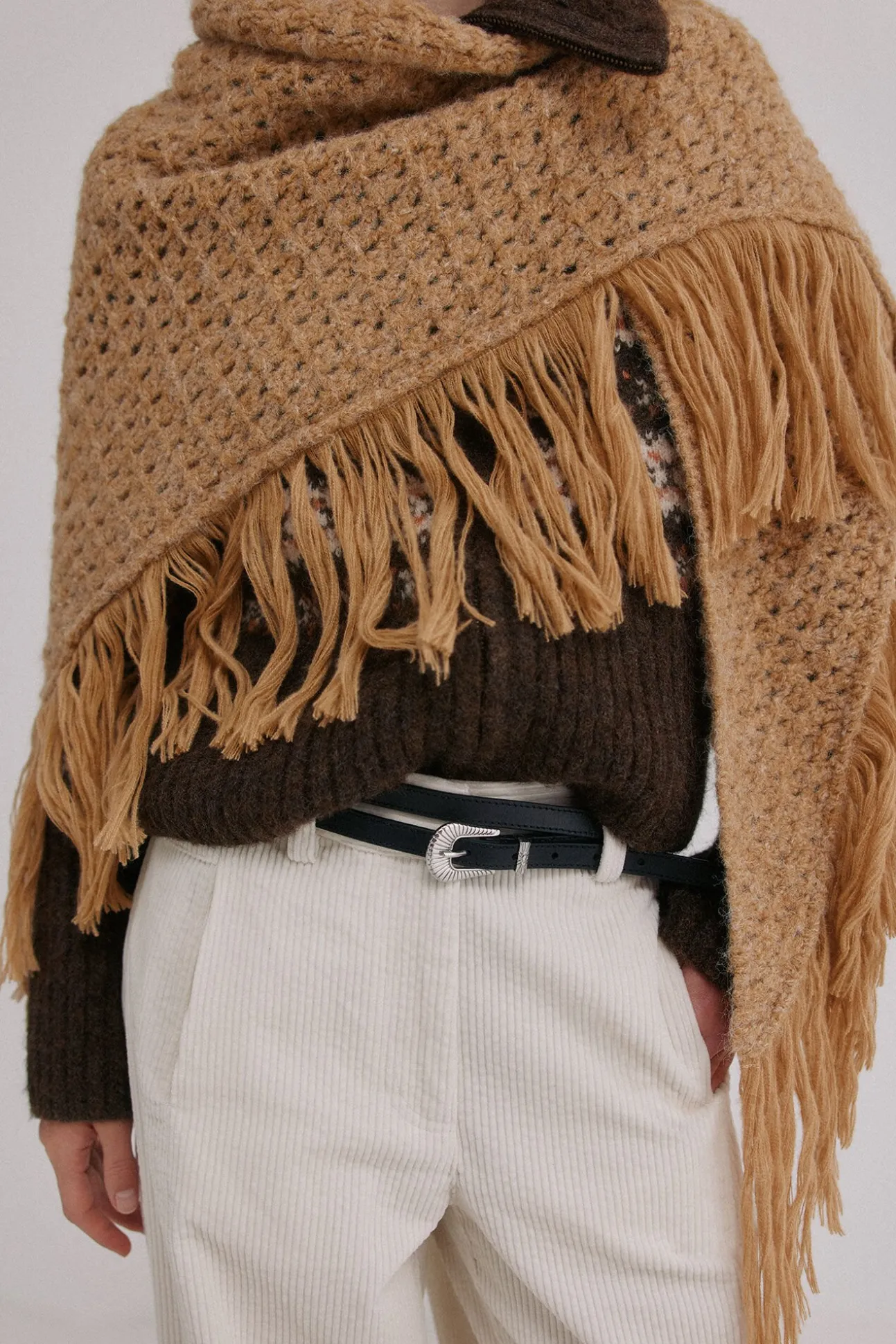 Nieves. Chal calado de flecos