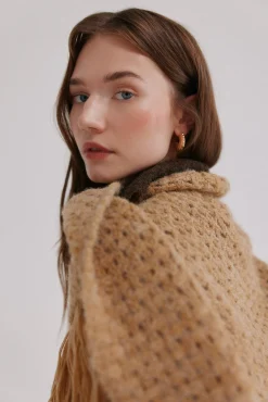 Nieves. Chal calado de flecos