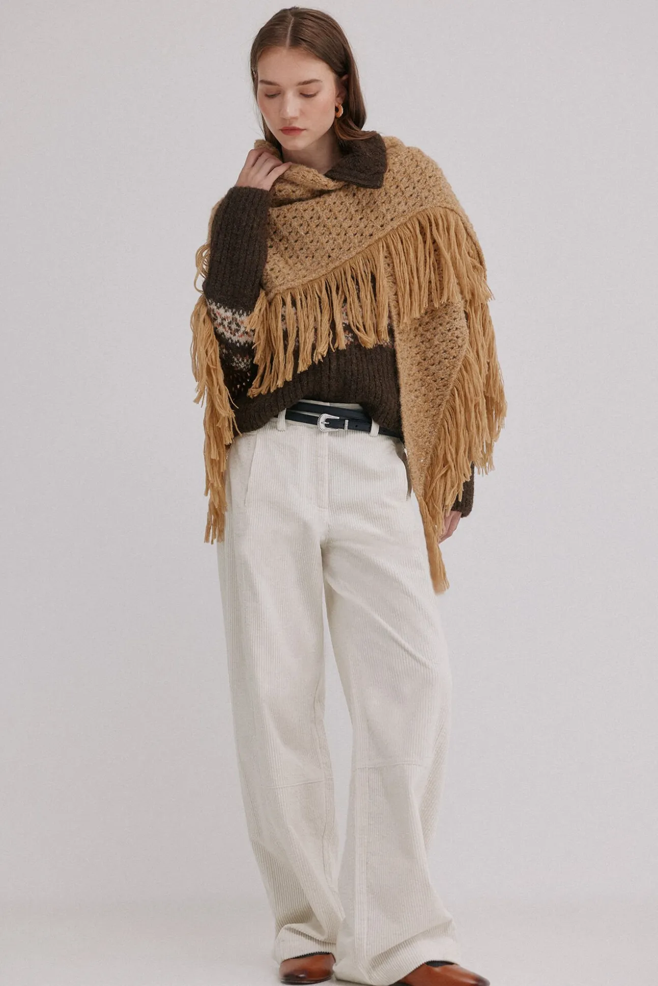 Nieves. Chal calado de flecos