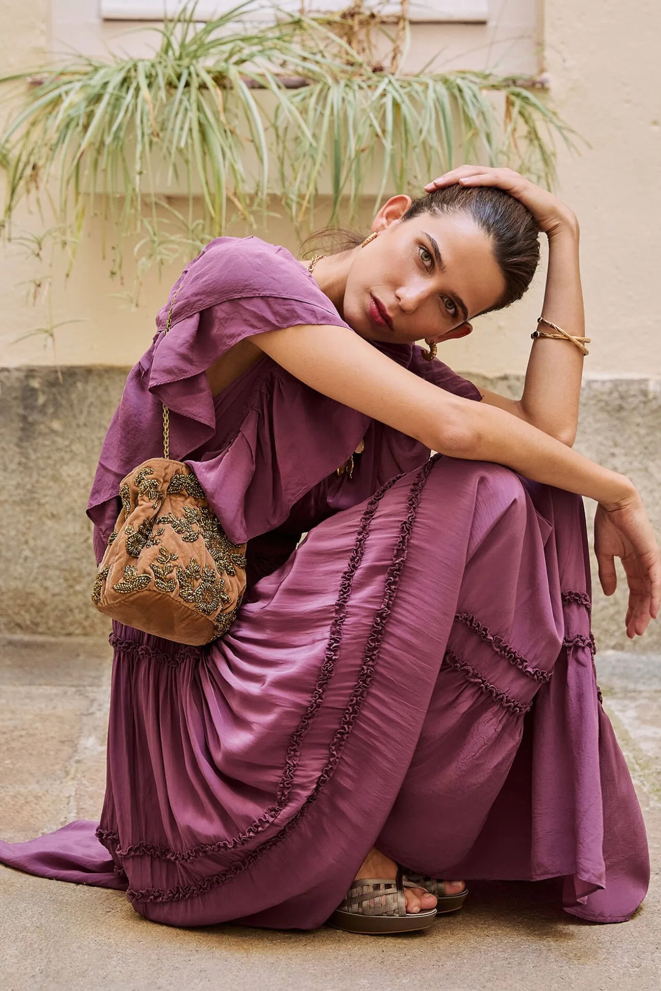 Nina. Bolso de terciopelo y abalorios