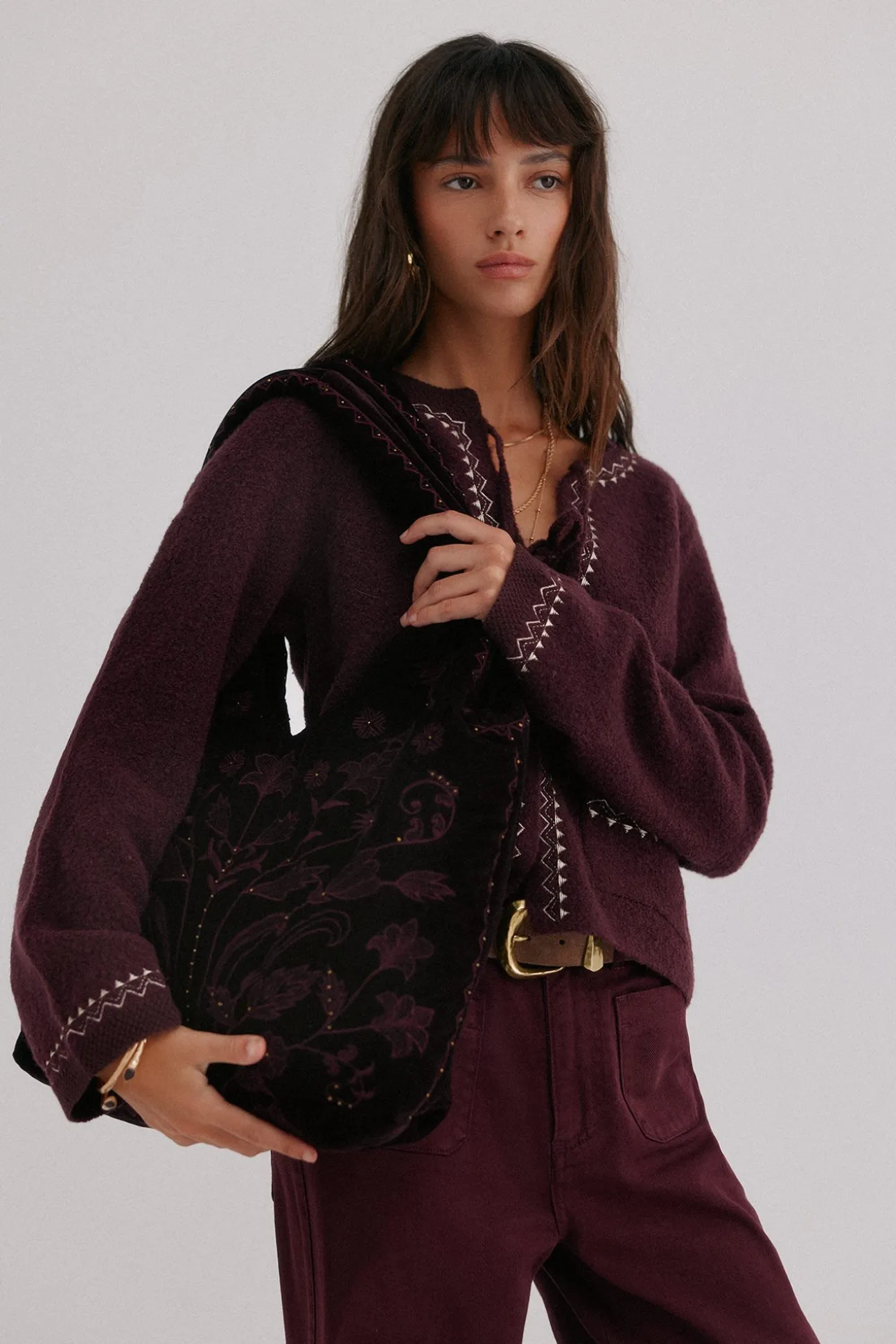 Nuria. Bolso hobo terciopelo bordado