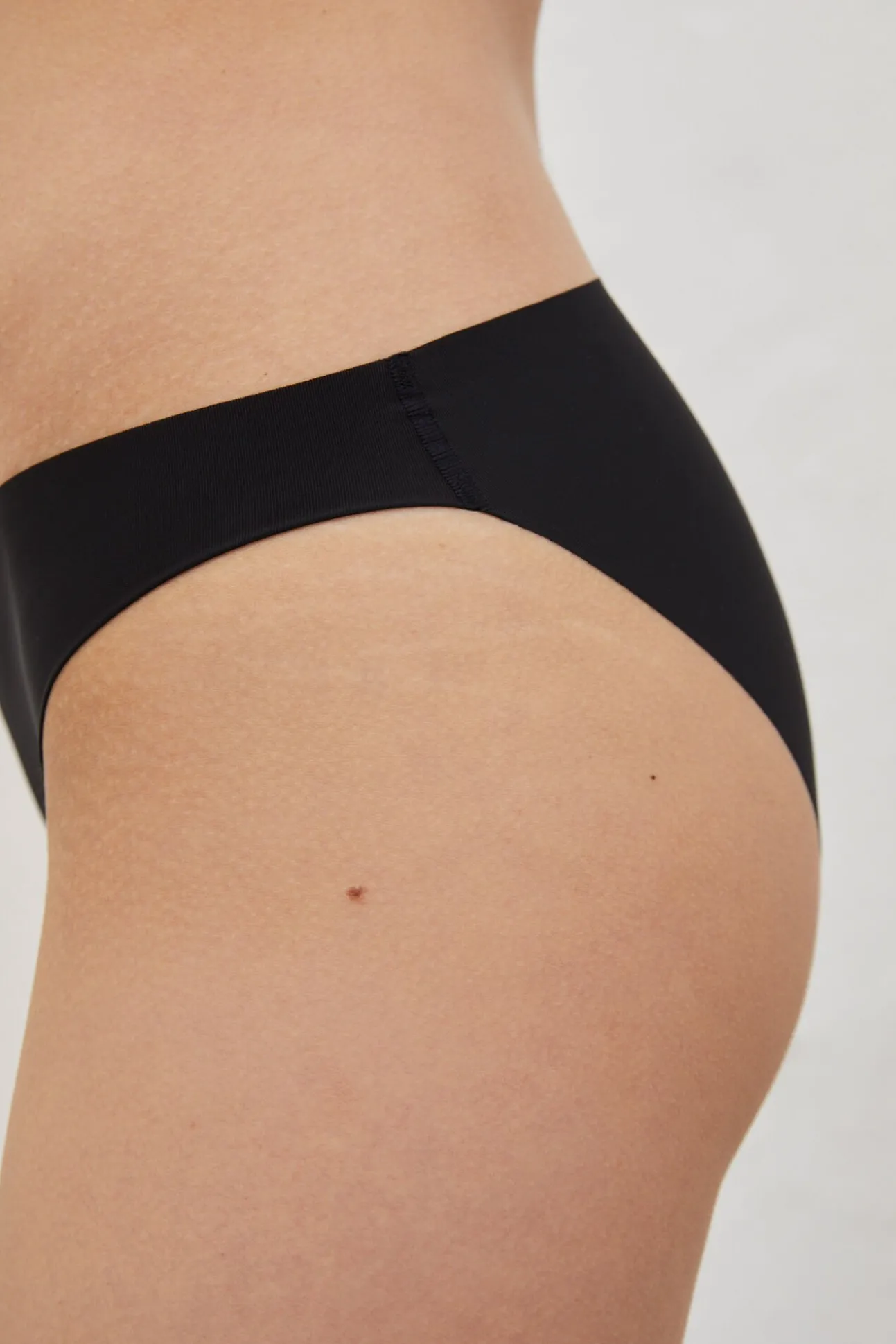 Pack 2 bragas clásicas negro laser cut