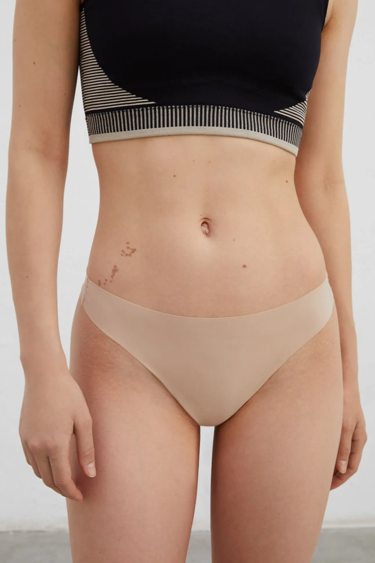 Pack 2 tangas nude laser cut