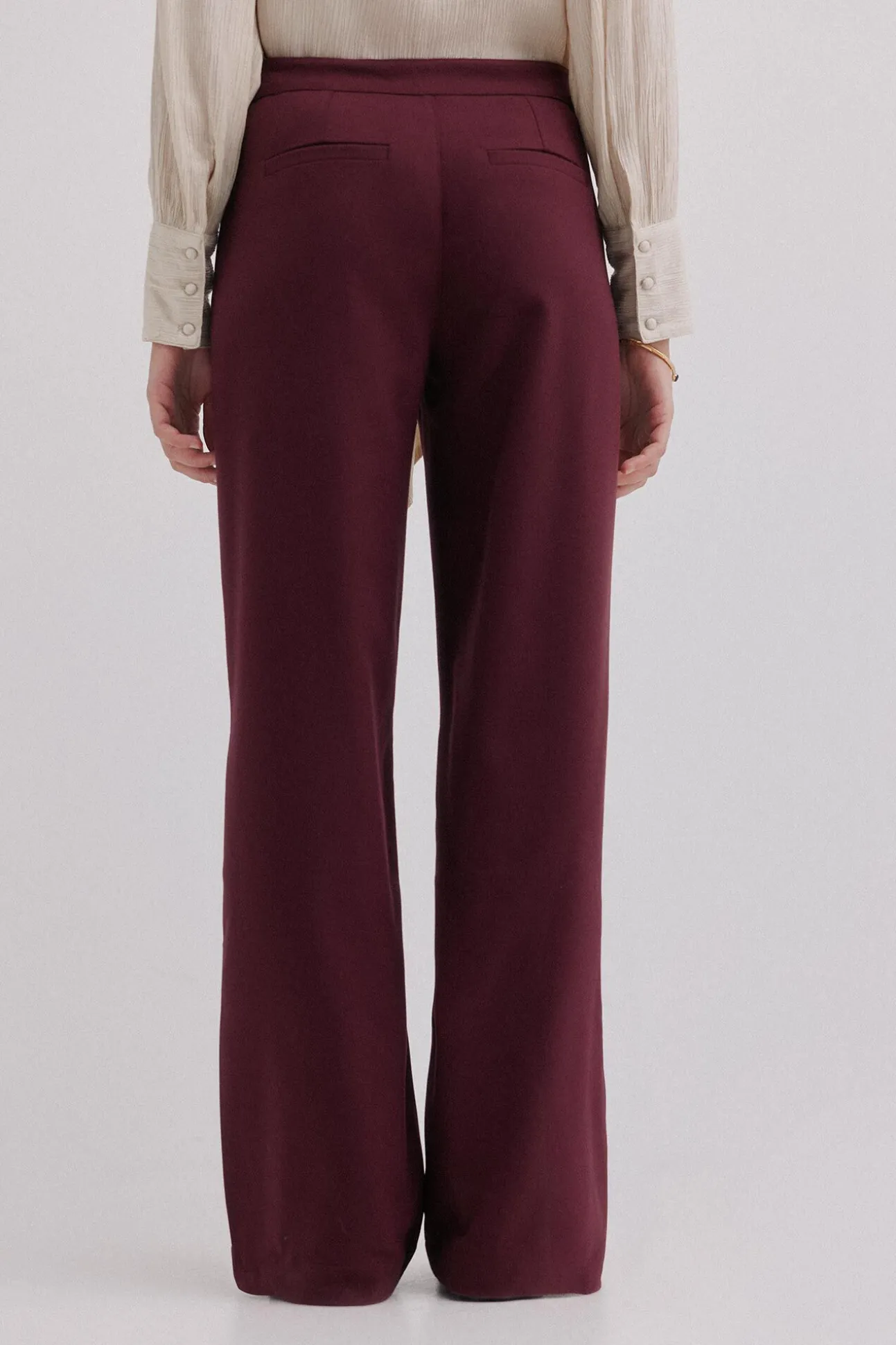 Pam. Pantalones con doble abotonadura