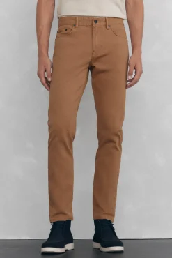 Pantalón 5 bolsillos color slim fit