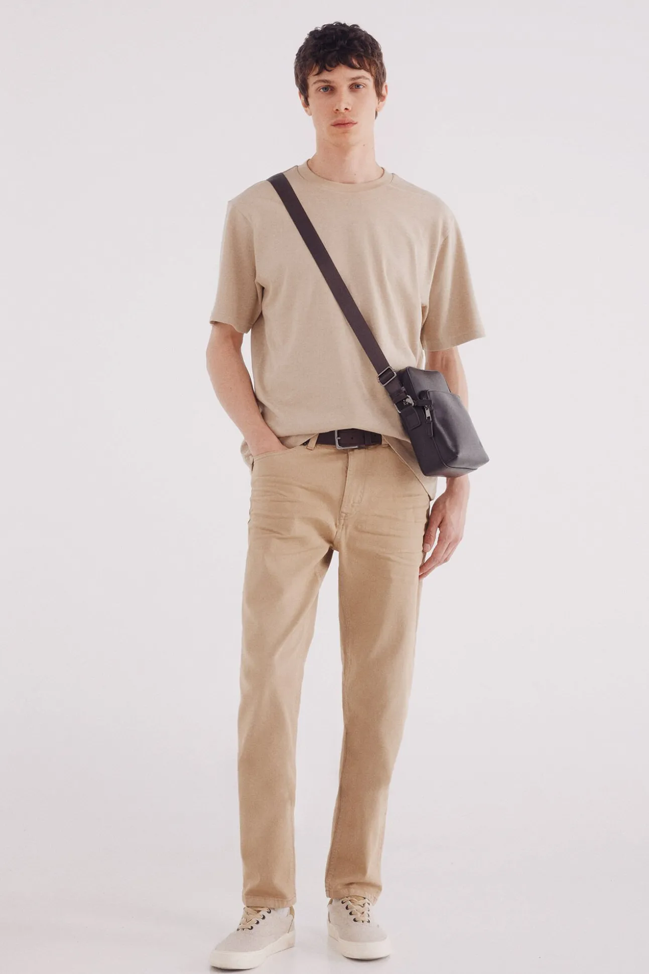 Pantalón 5 bolsillos color slim fit