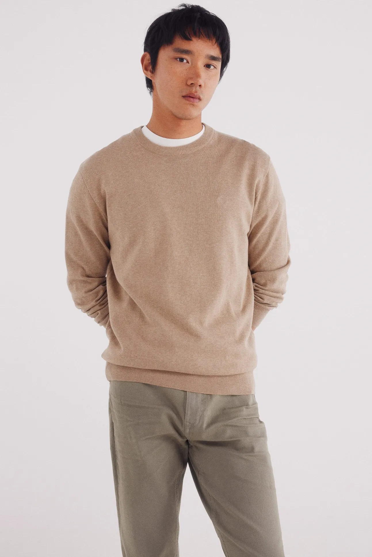 Pantalón 5 bolsillos color slim fit