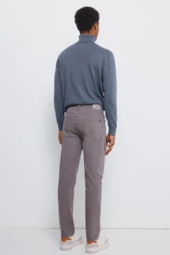 Pantalón 5 bolsillos color slim fit