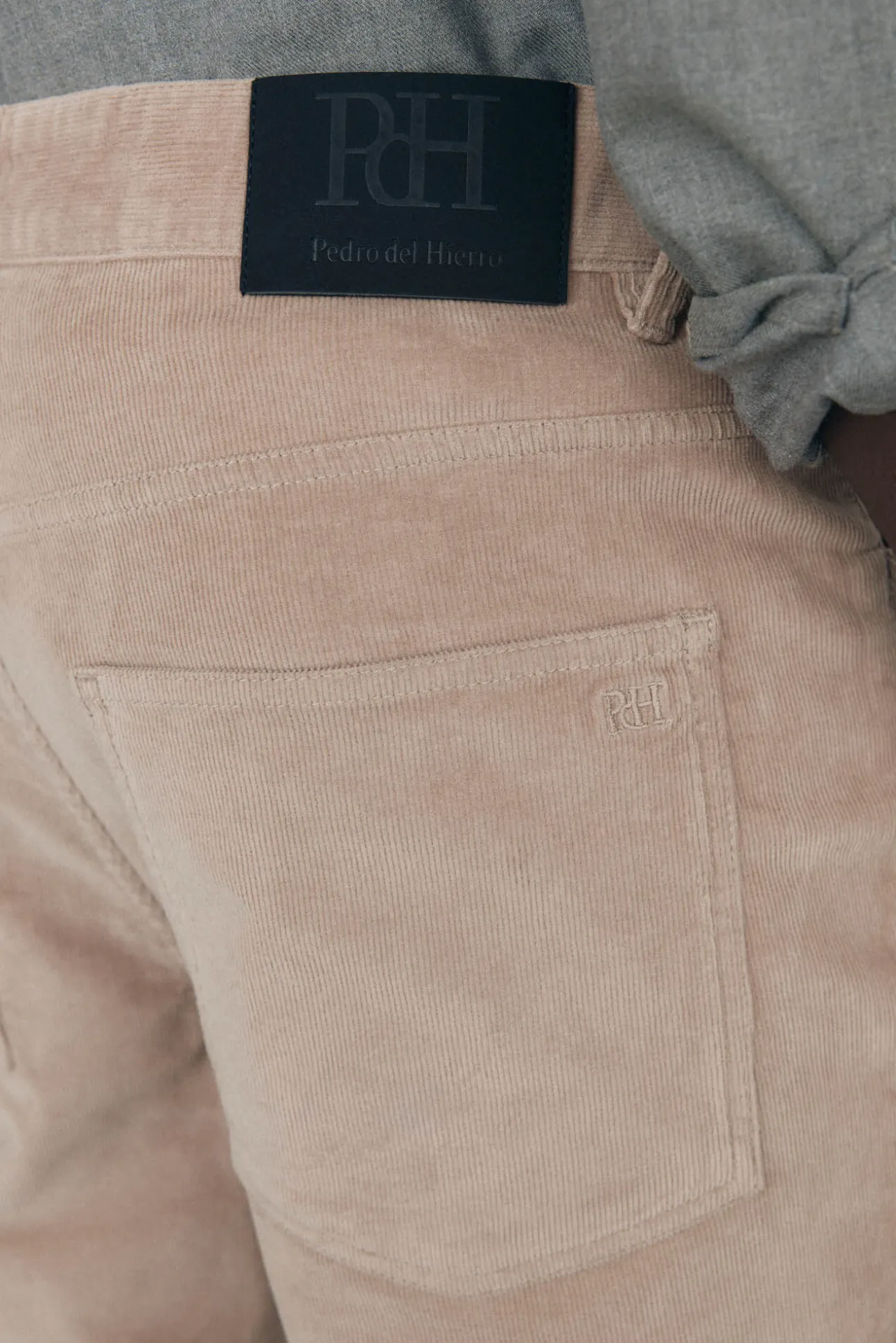 Pantalón 5 bolsillos pana slim fit