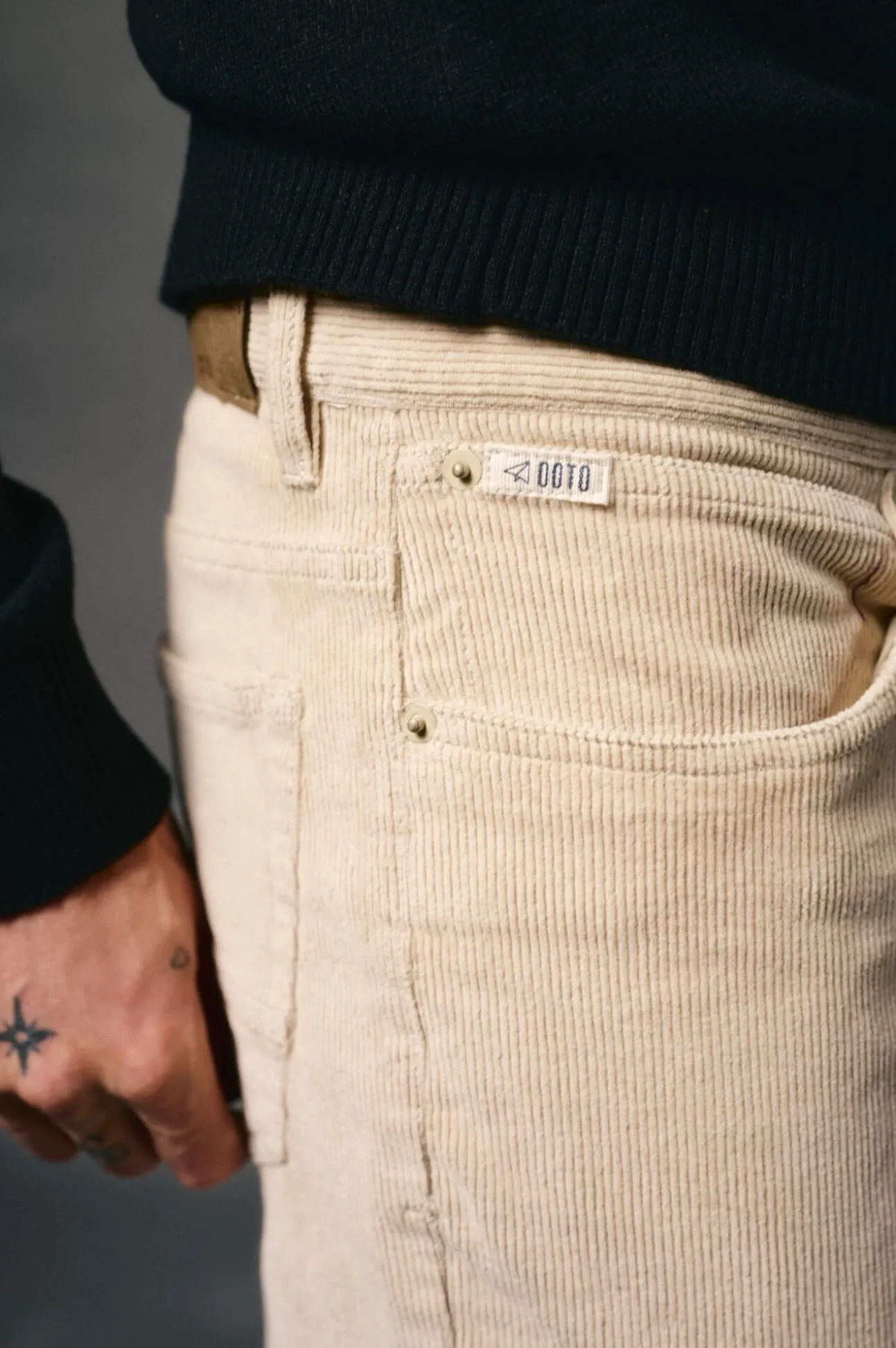 Pantalón 5 bolsillos slim fit pana