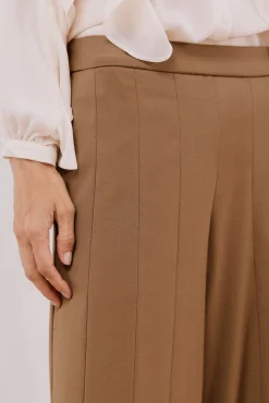 Pantalón ancho cortes