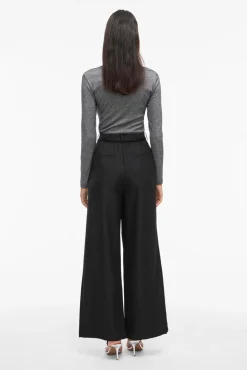 Pantalón ancho de vestir con cinturón flor