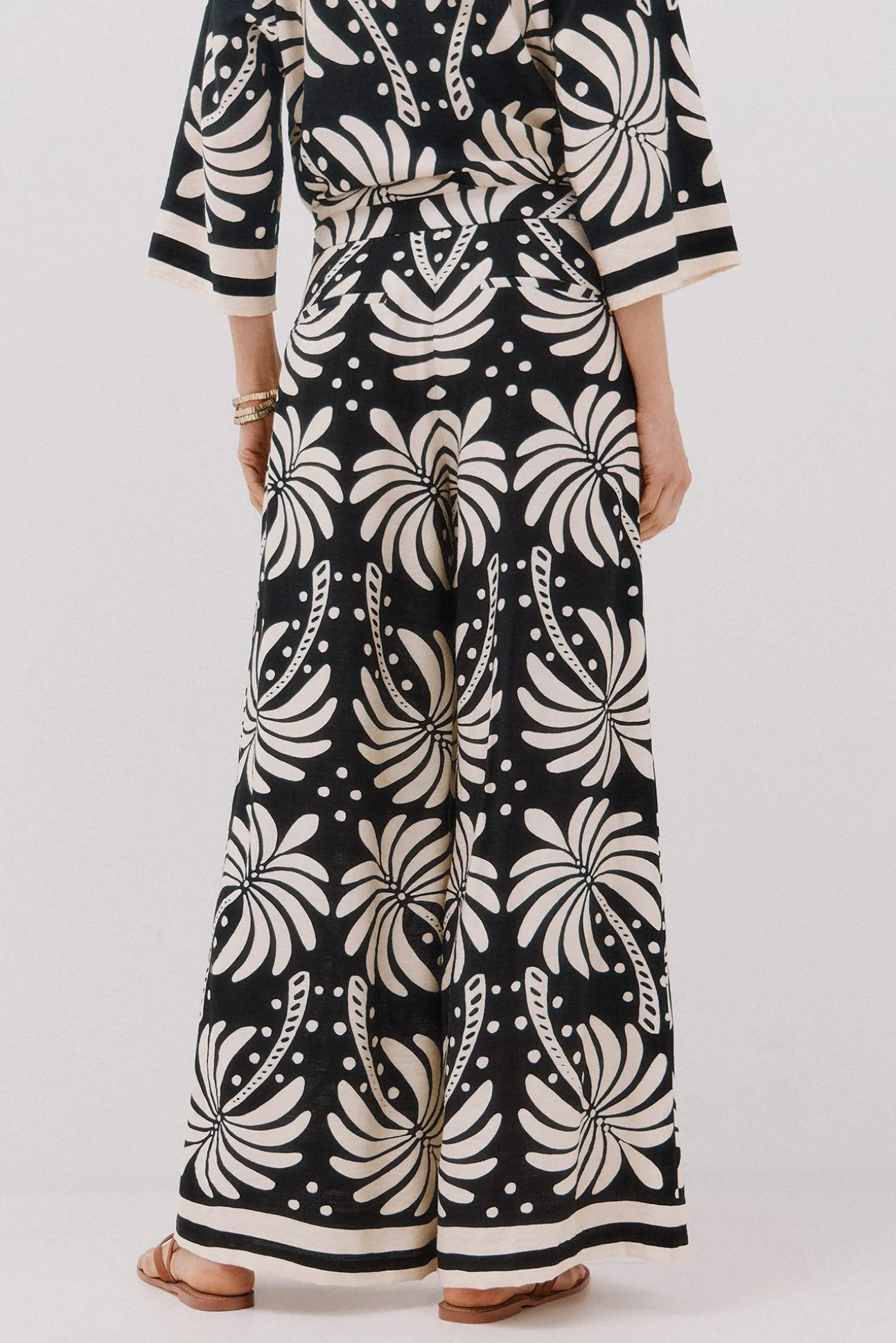 Pantalón ancho estampado