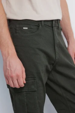 Pantalón cargo lavado slim fit