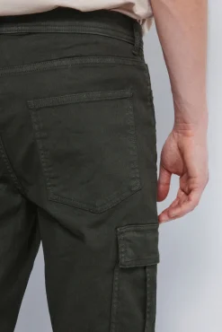 Pantalón cargo lavado slim fit