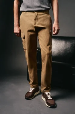 Pantalón cargo slim fit