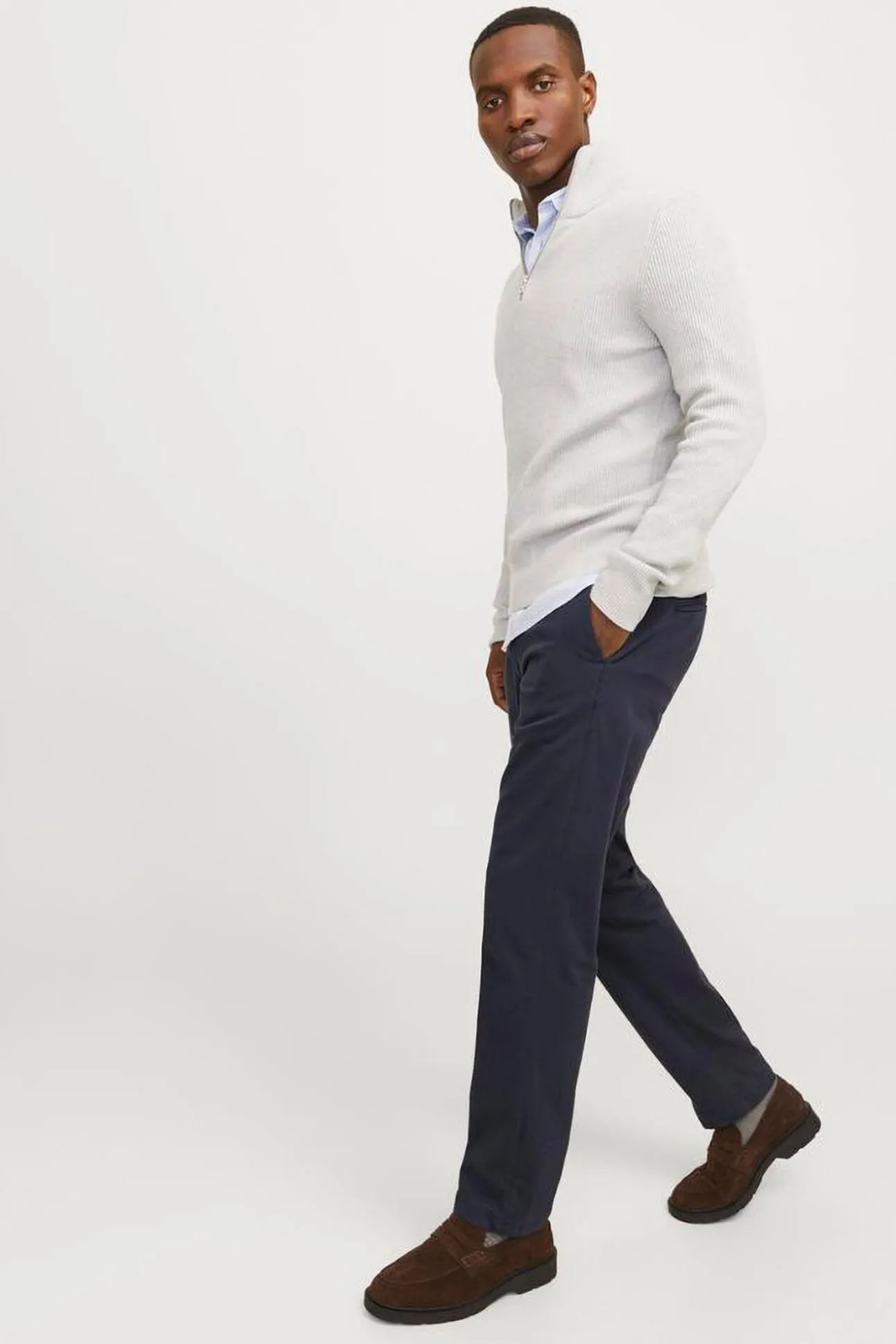 Pantalón chino de corte relajado