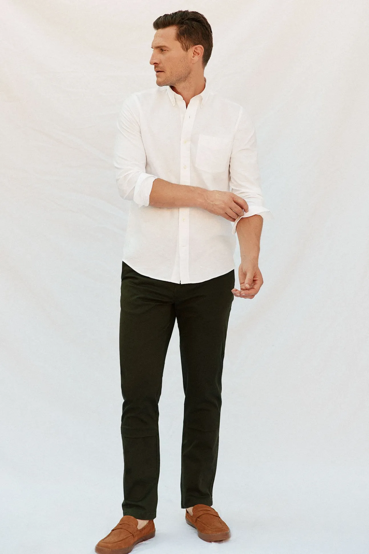 Pantalón chino ligero regular fit