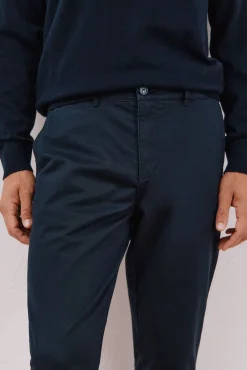 Pantalón chino ligero regular fit