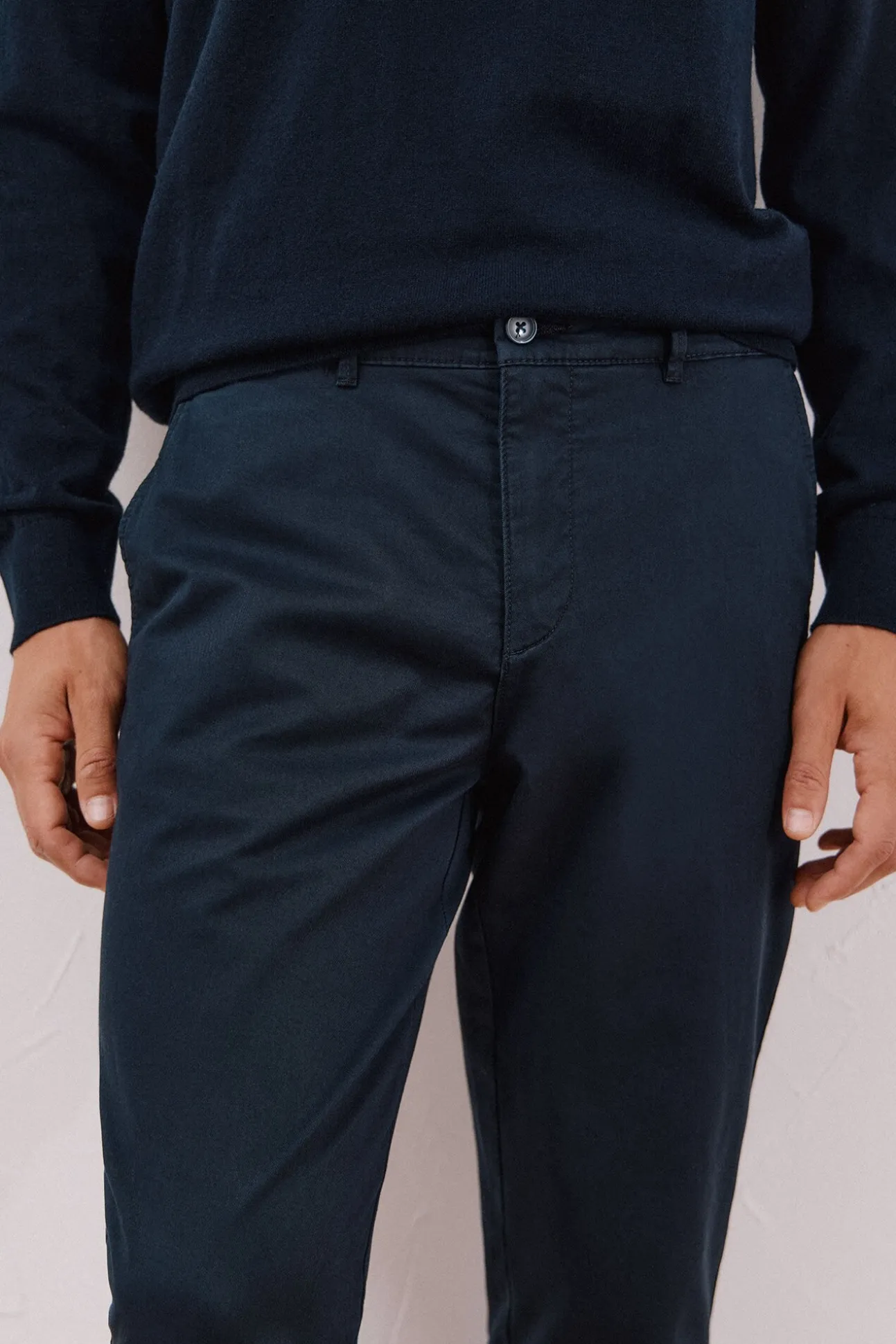 Pantalón chino ligero regular fit