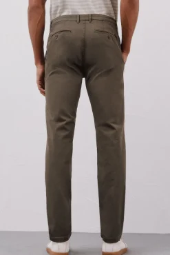Pantalón chino ligero slim fit