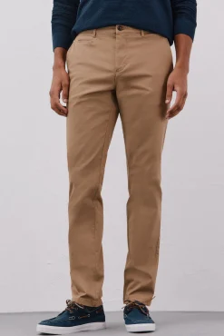 Pantalón chino ligero slim fit