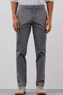 Pantalón chino ligero slim fit