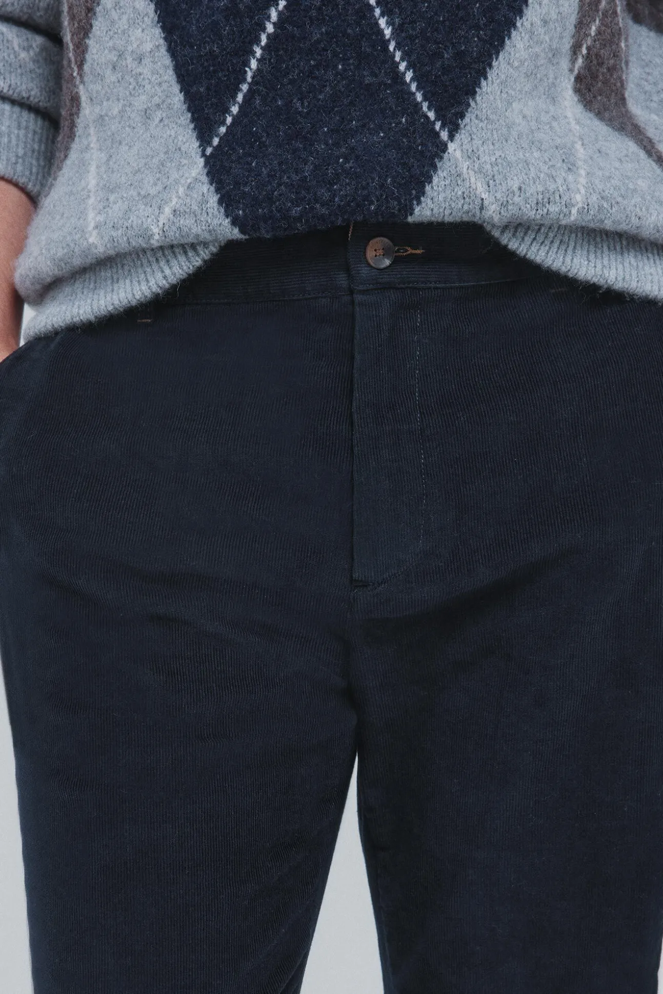 Pantalón chino micro pana slim fit