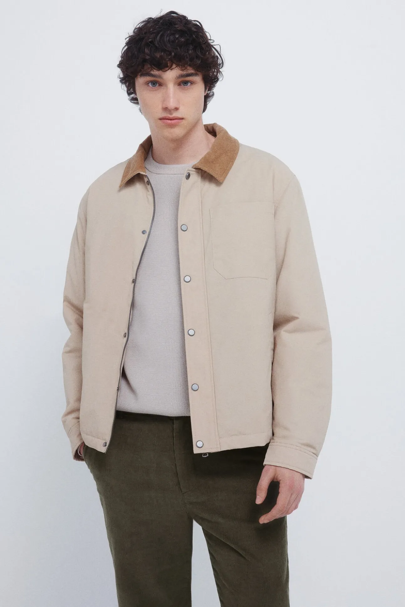 Pantalón chino micro pana slim fit