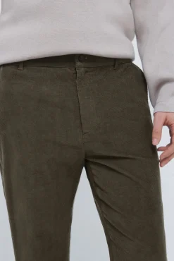 Pantalón chino micro pana slim fit