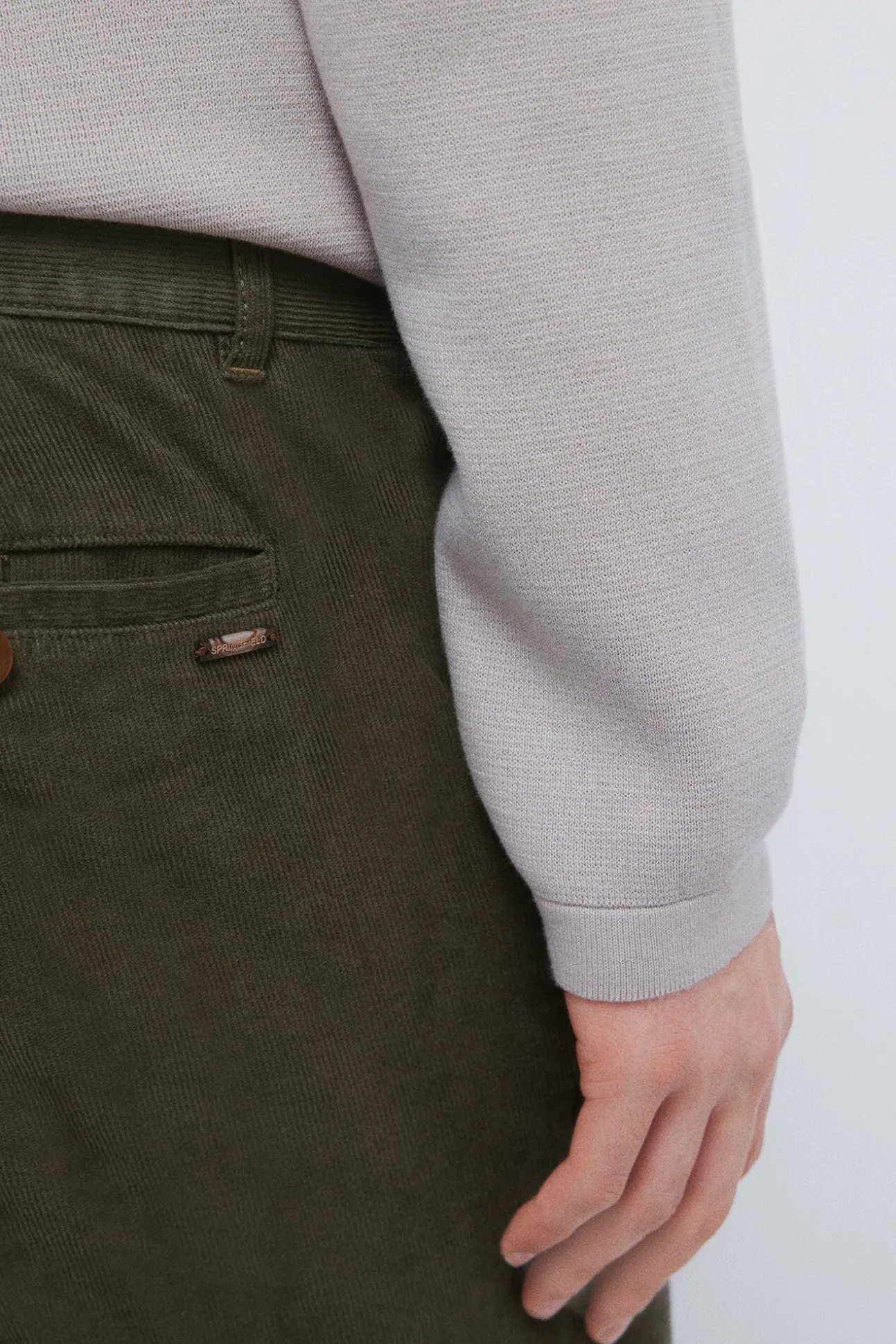 Pantalón chino micro pana slim fit