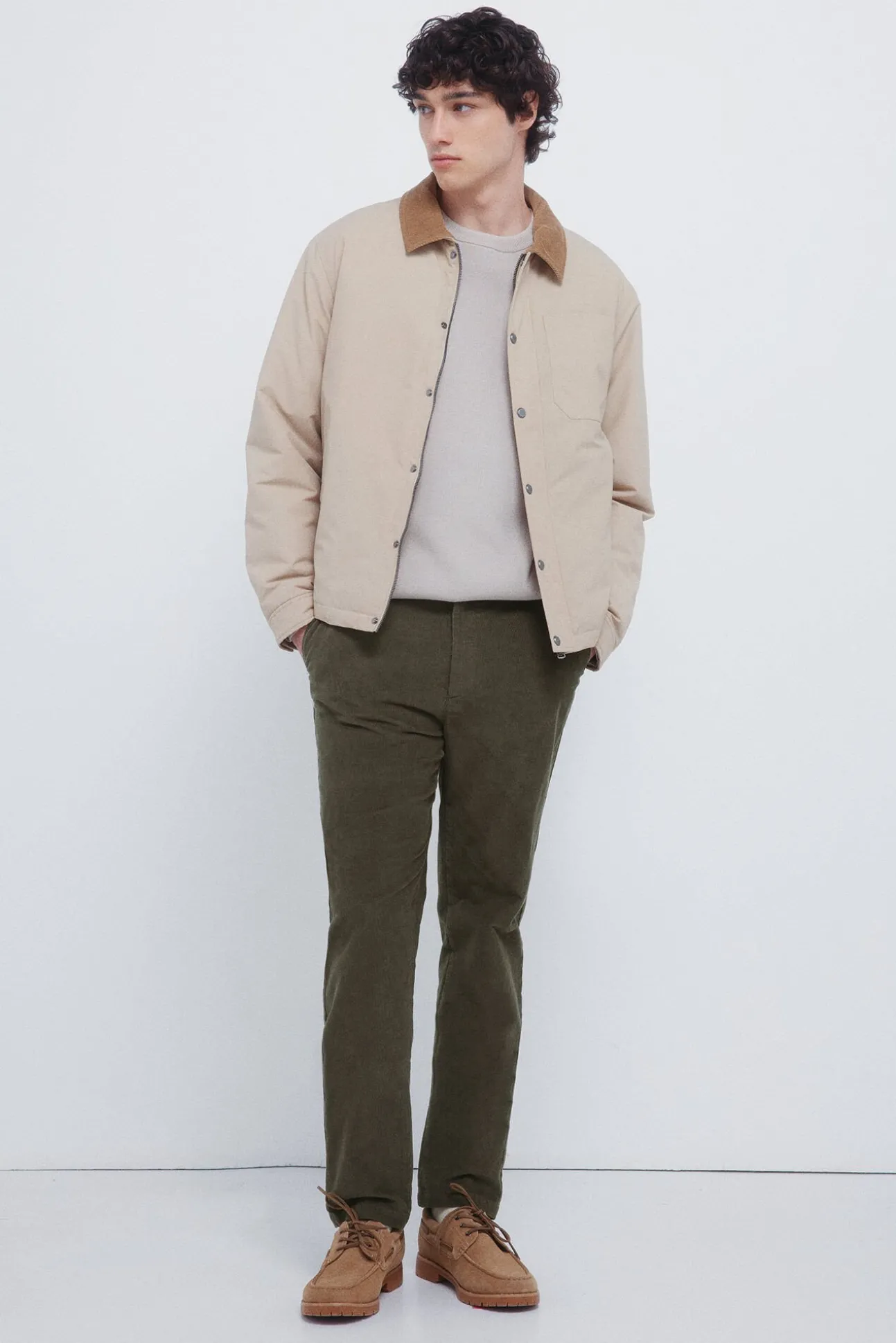 Pantalón chino micro pana slim fit