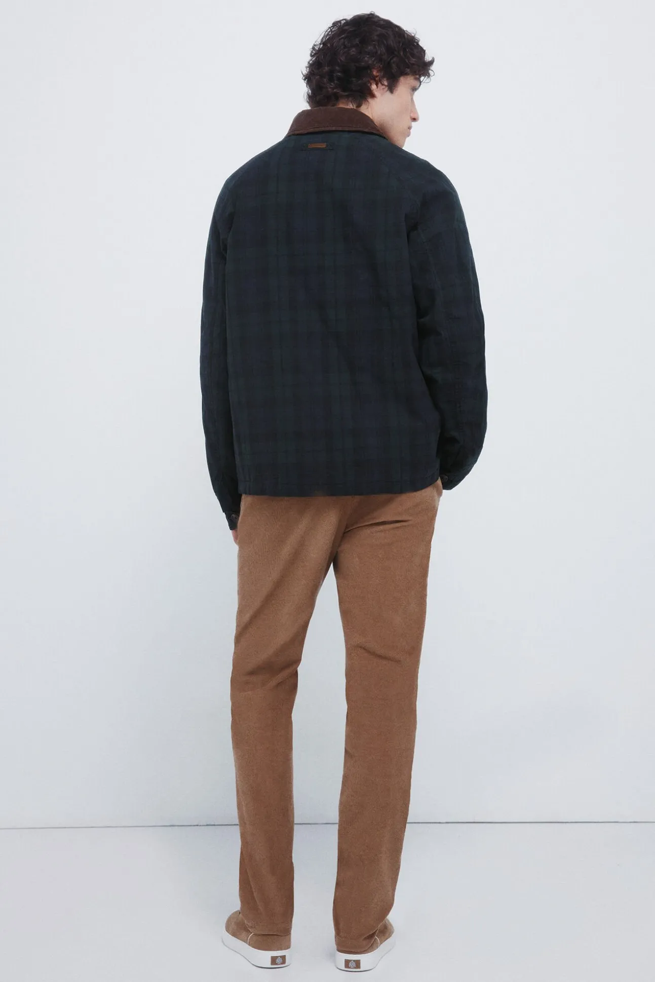 Pantalón chino micro pana slim fit