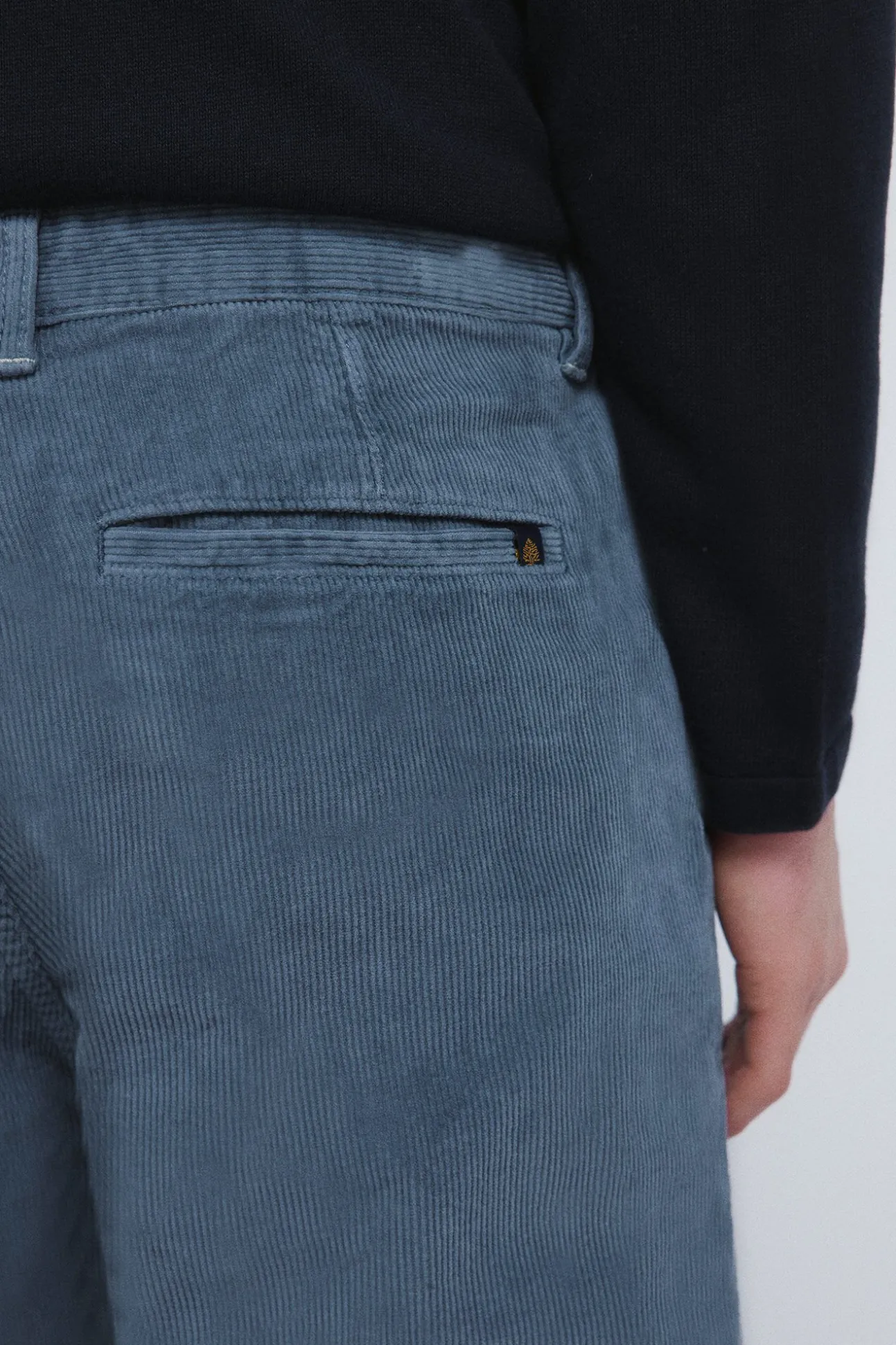 Pantalón chino pana lavada comfort slim fit