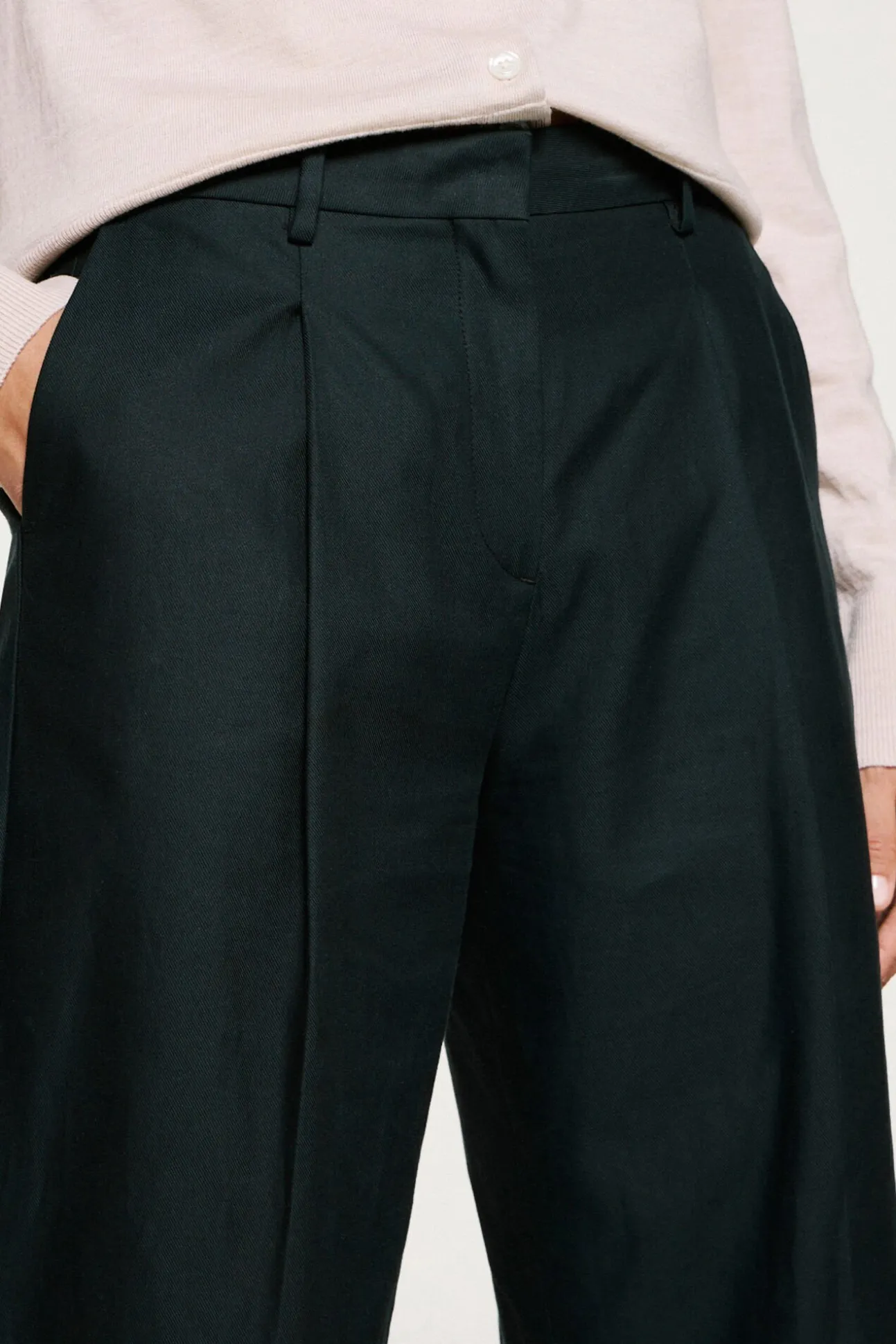 Pantalón chino pinzas.