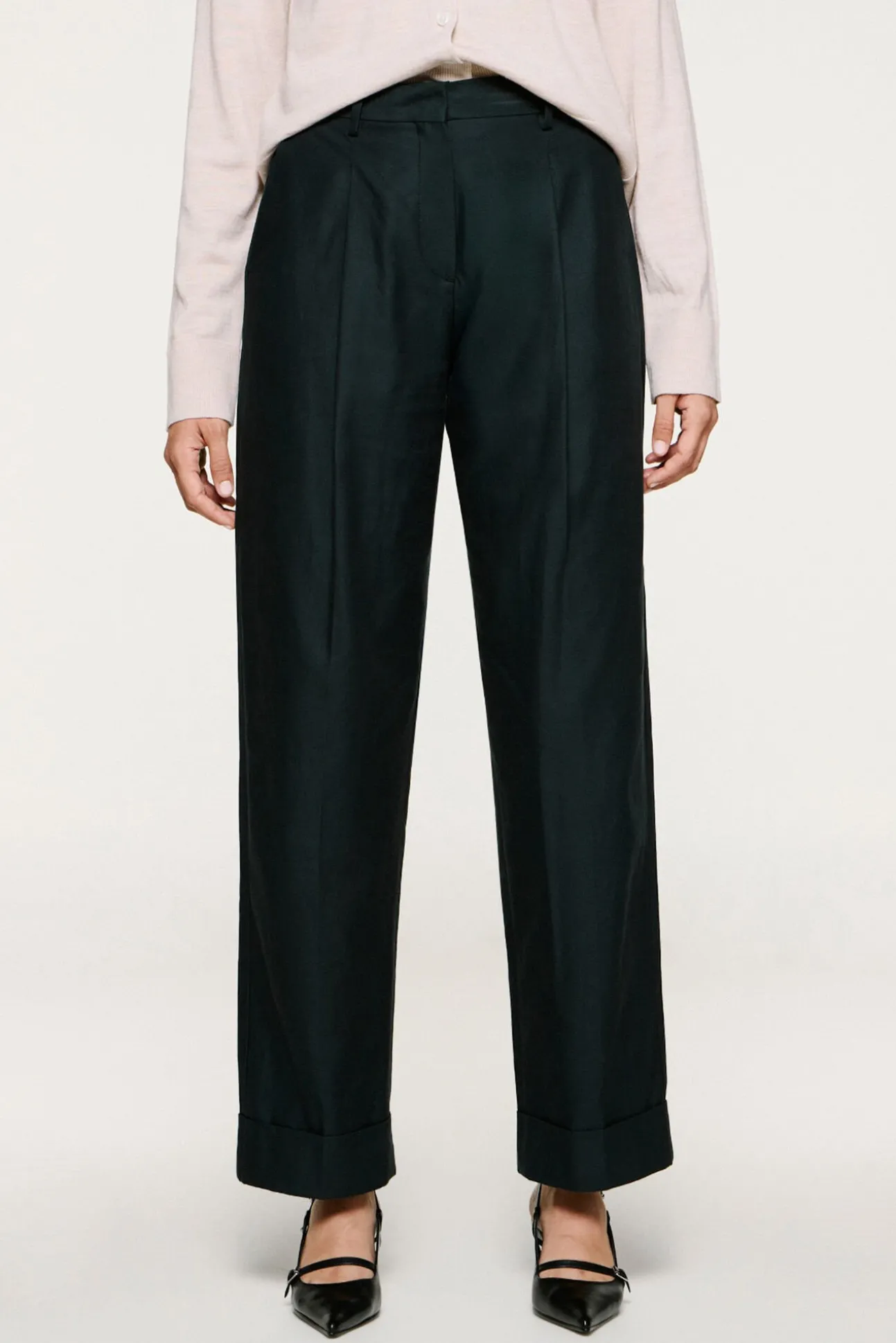 Pantalón chino pinzas.