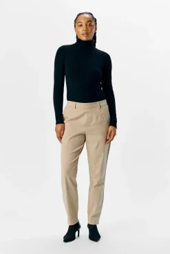 Pantalón chino sarga