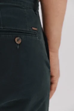 Pantalón chino slim fit