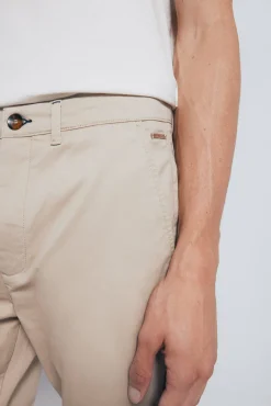 Pantalón chino slim fit