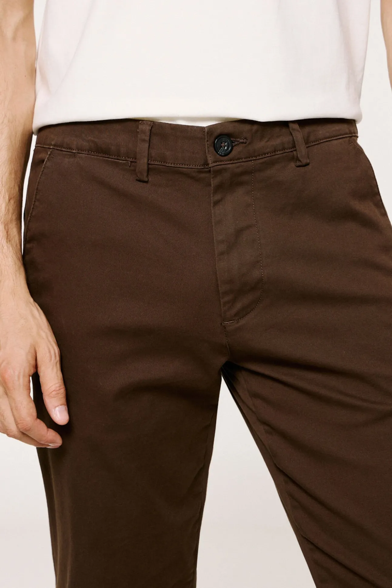 Pantalón chino Slim Fit confeccionado con algodón orgánico