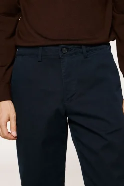 Pantalón chino Slim Fit confeccionado con algodón orgánico