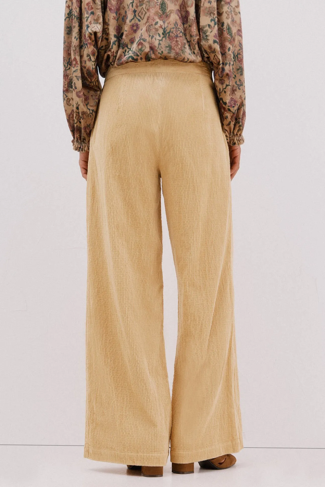 Pantalón de mujer ancho de pana