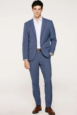 Pantalón de traje Slim Fit confeccionado con materiales reciclados.