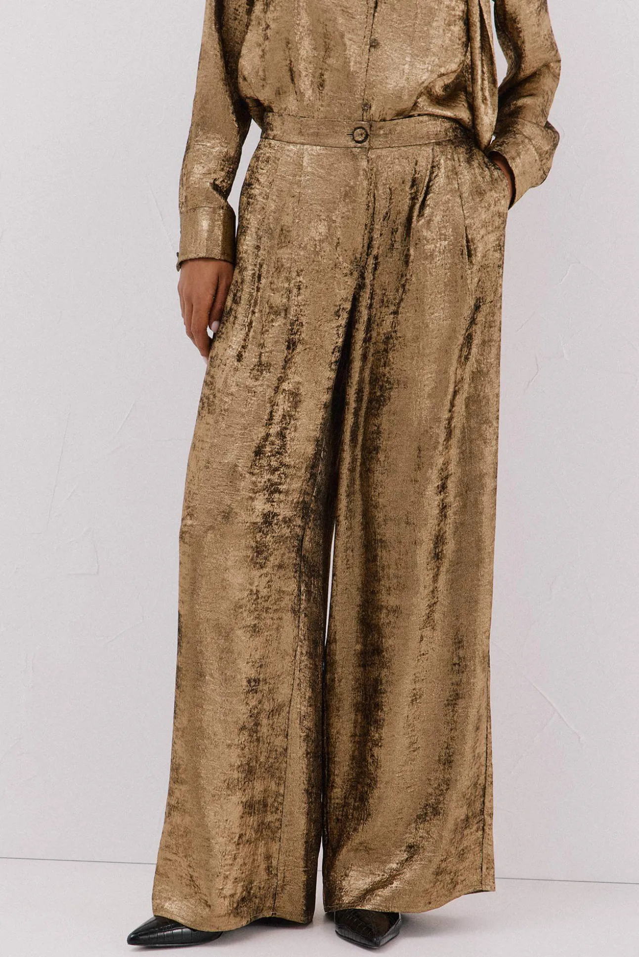 Pantalón dorado palazzo