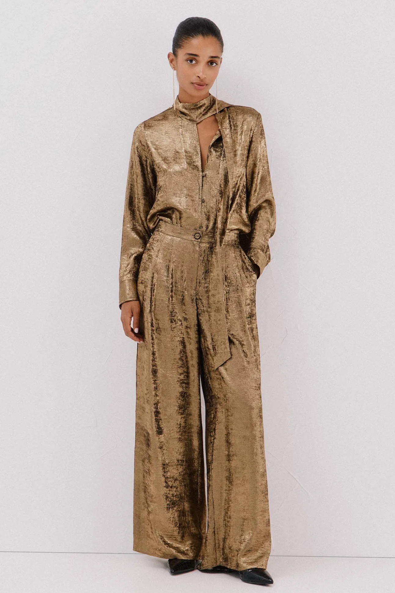 Pantalón dorado palazzo