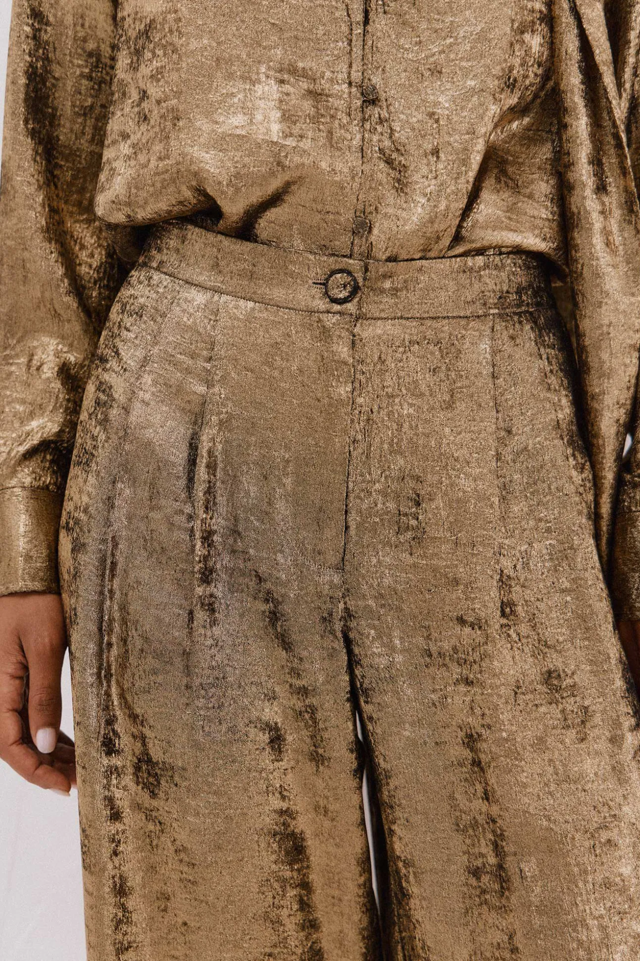 Pantalón dorado palazzo