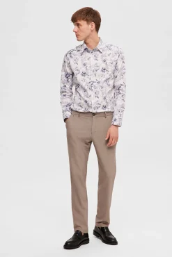 Pantalón formal slim fit.