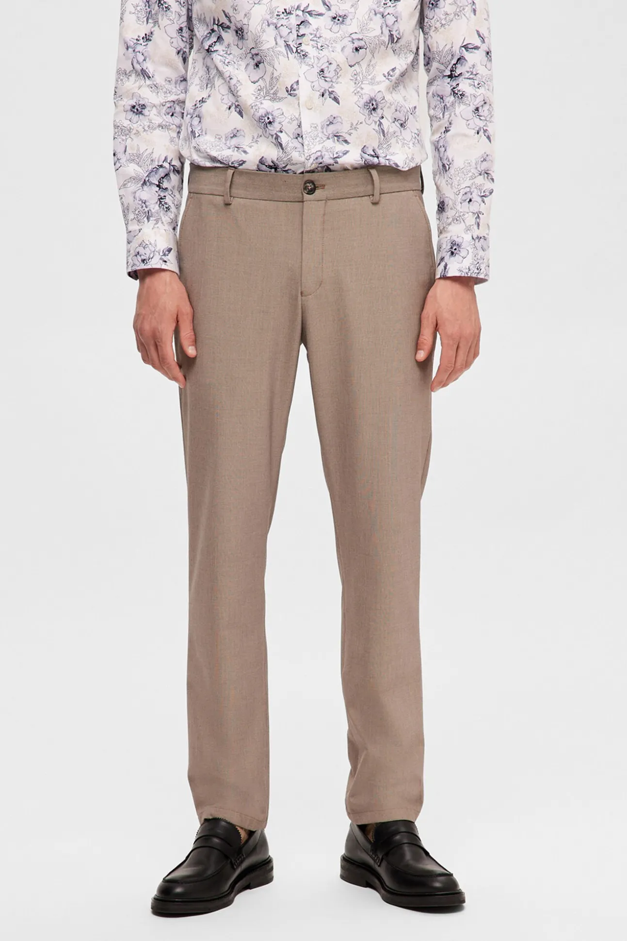 Pantalón formal slim fit.