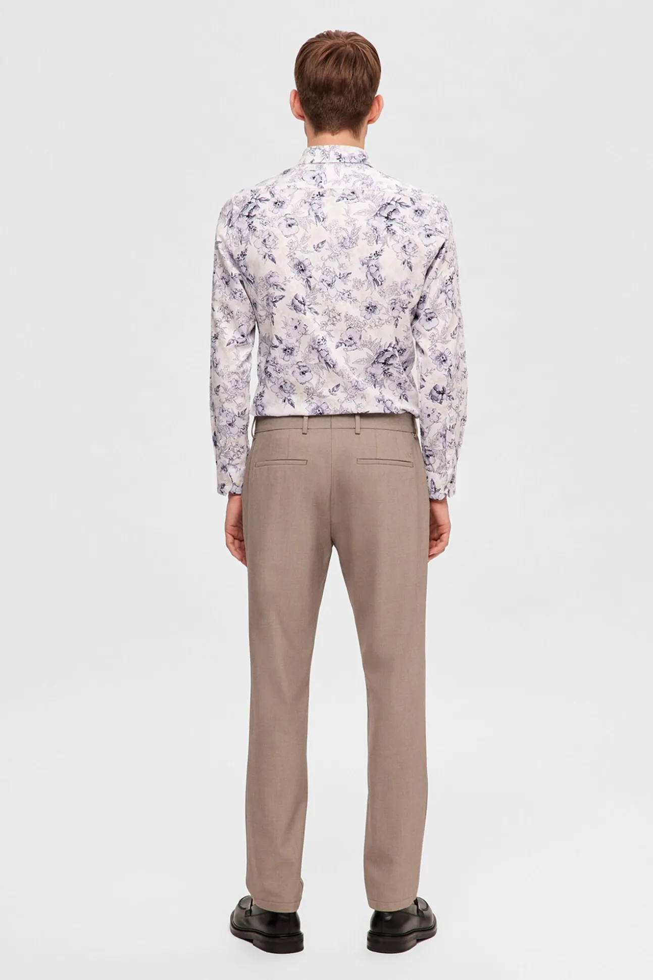 Pantalón formal slim fit.